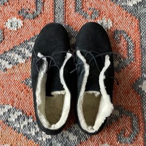 Women's Black Lace-Up Faux-Shearling Lined Boots